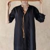 damska, czarna tunika, sukienka koszulowa, prosty krój, do kolan, wiązana przy dekolcie, z bawełny organicznej, 1005 bawełna organic cotton