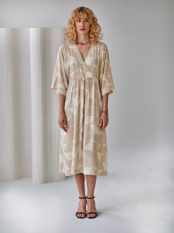 sukienka kimonowa beżowa, kimono dress, sukienka w geometryczne wzory