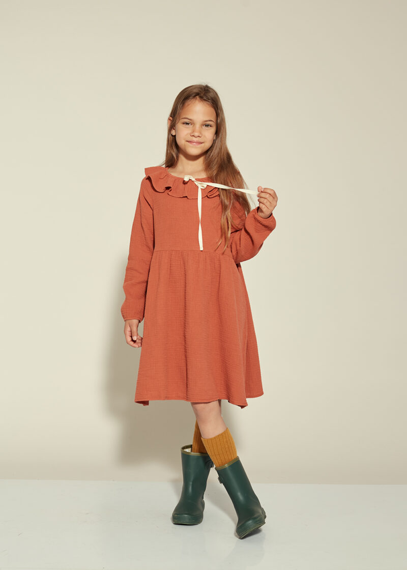 sukienka dla dziewczynki, ruda,muślinowa, z muslinu, z kokardka, kołnierzem, do kolan, bawełna organiczna