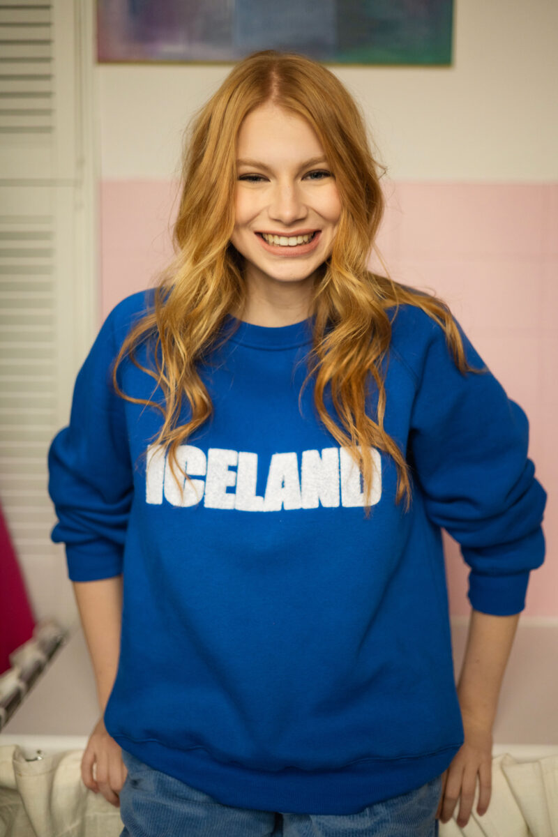 niebieska bluza damska z haftem Iceland, ciepła damska bluza dzianinowa z nadrukiem Iceland