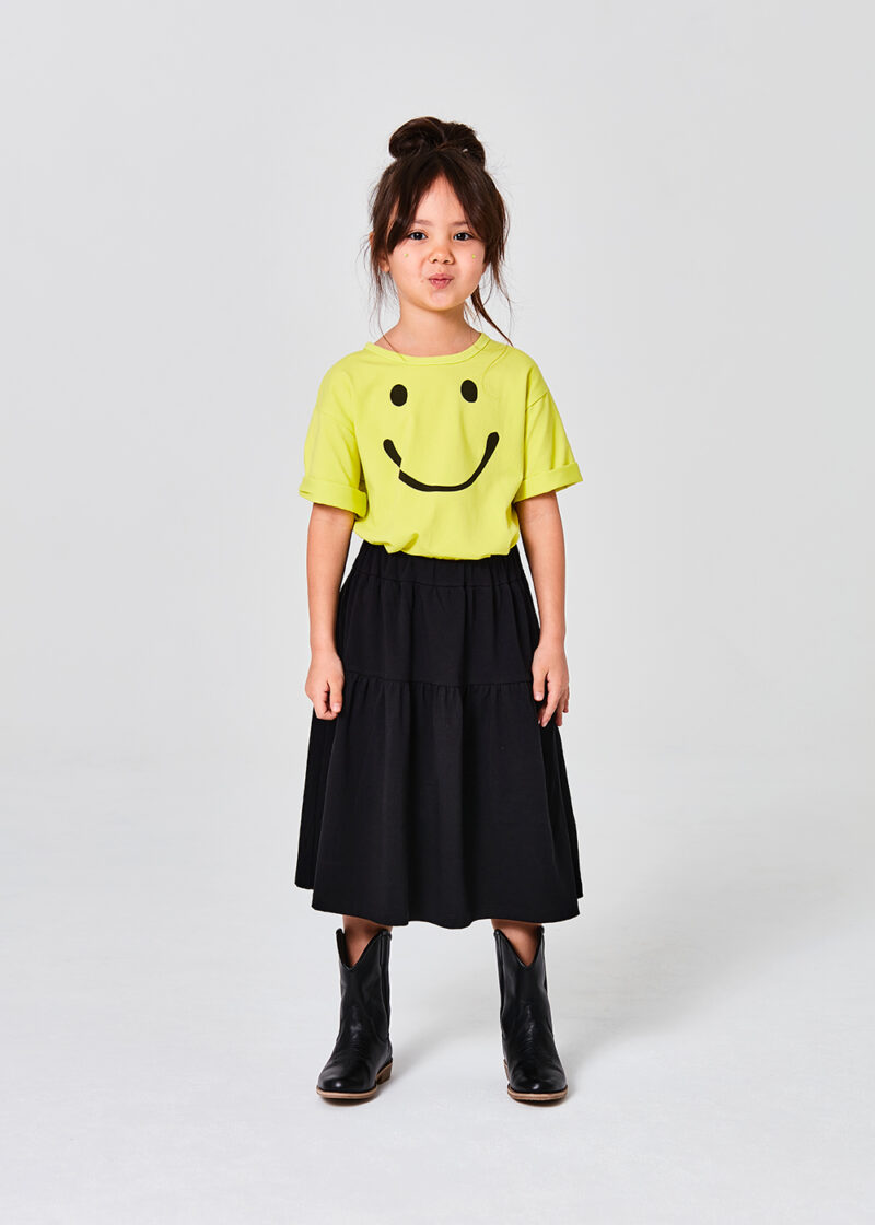czarna dzianinowa spódnica za kolano dla dziewczynki, t-shirt z nadrukiem smile, żółty, neonowy