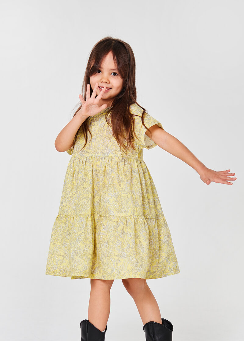 bawełniana dziecięca sukienka z nadrukiem paisley, motyw paisley, żółta, do kolan, 100% bawełna