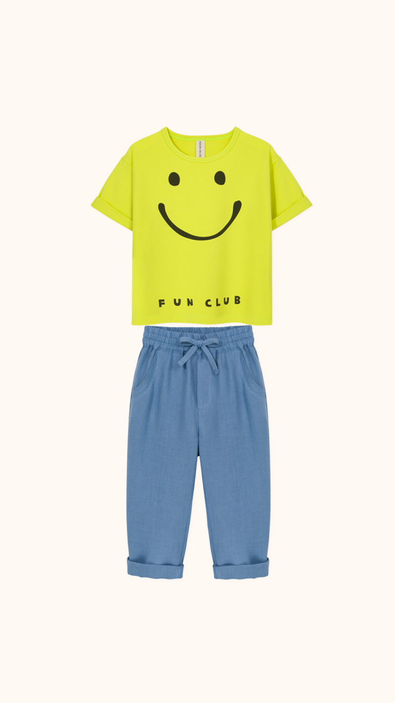 t-shirt w kolorze neonowym, żółty t-shirt z nadrukiem smile, fun club, spodnie dziecięce lniane
