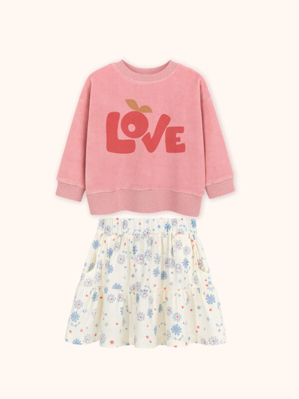 rózowa bluza frotowa dla dziewczynki, z nadrukiem love, bawełniana frota, spódniczka w kwiatki przed kolana, bawełniana, dzianionowa