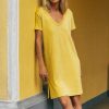 tunika damska, sukienka t-shirtowa żółta, z dzianiny, byłyszcząca, w serek, polska marka