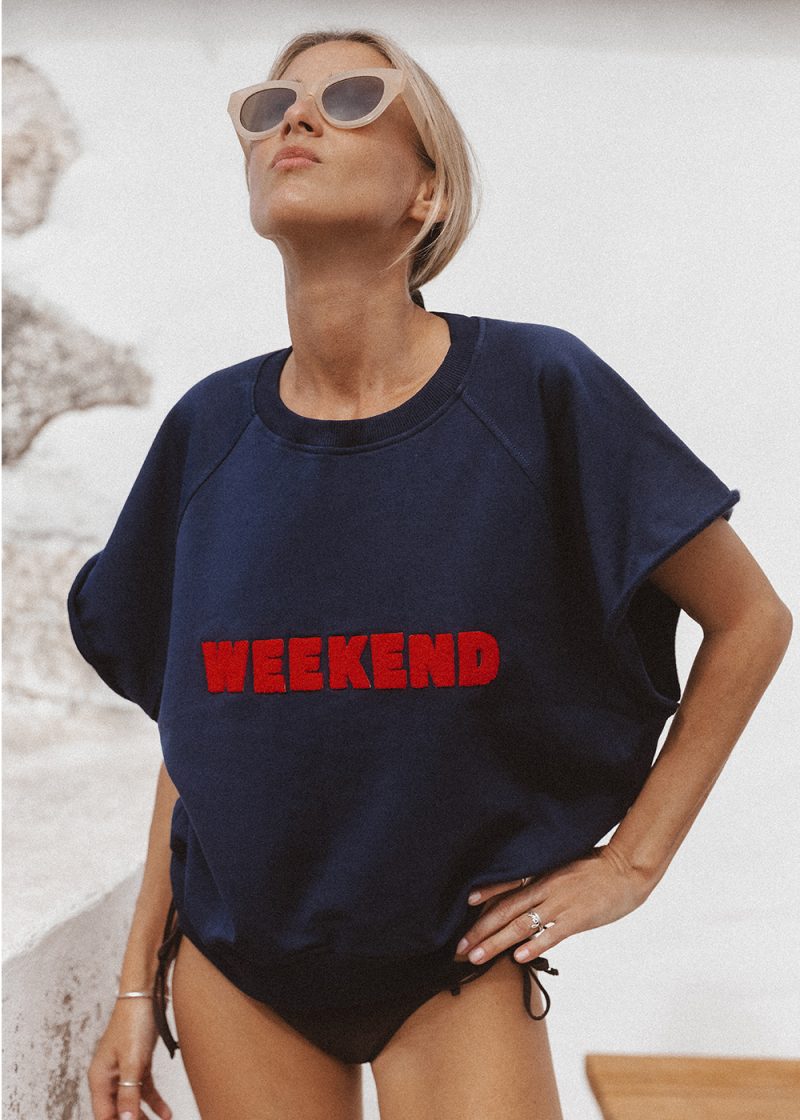 damski top bez rękawów, bluza bezrękawnik, granatowa, niebieska z haftem weekend, by the moon, cienka