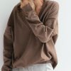 sweter luźny, oversize, brązowy, mokka, kawa z mlekiem,w serek, z dekoltem, cienki, bawełna organiczna, polska marka, by the moon, na wiosnę i lato