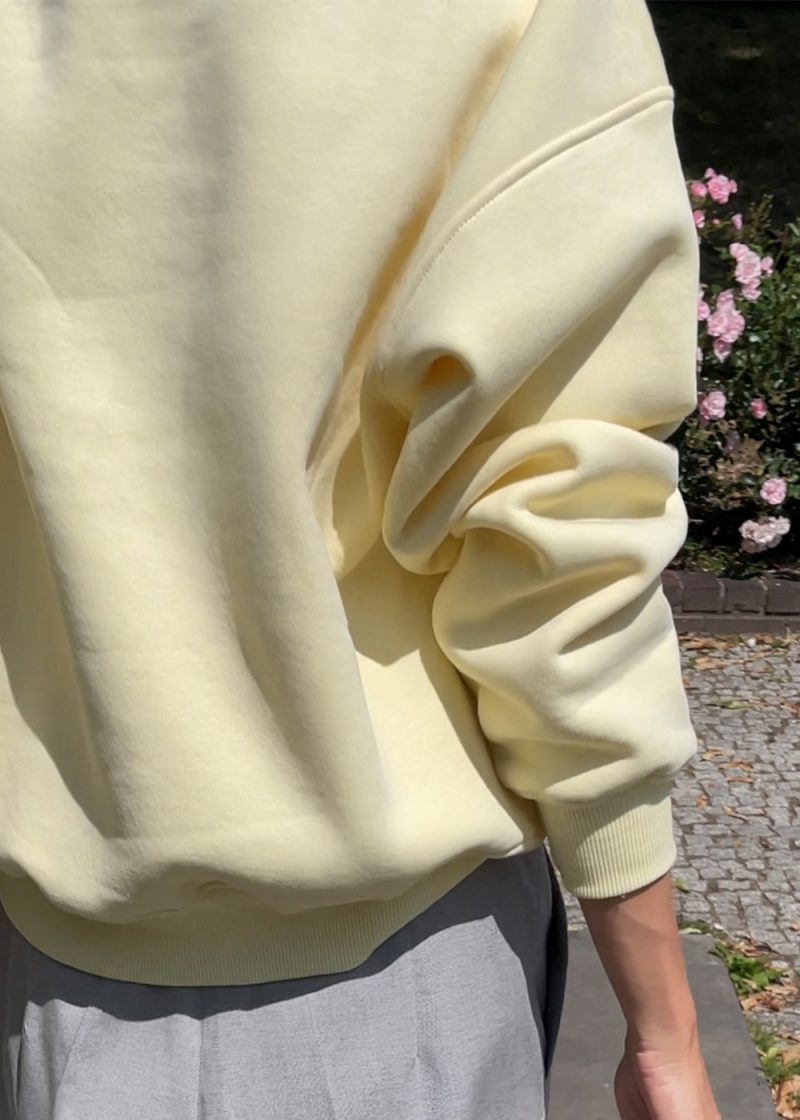 bluza damska, krótka, z dzianiny z meszkiem, drapanej, masełkowa, żółta