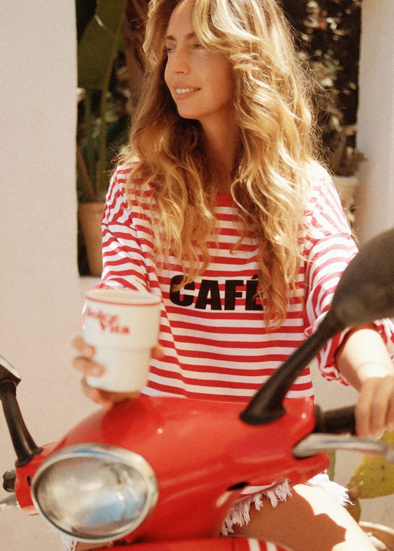 longsleeve oversize, luźna bluzka damska, w paski biało-czerwone, na kawę, z nadrukiem cafe, caffee, coffee, by the moon, z długim rękawem