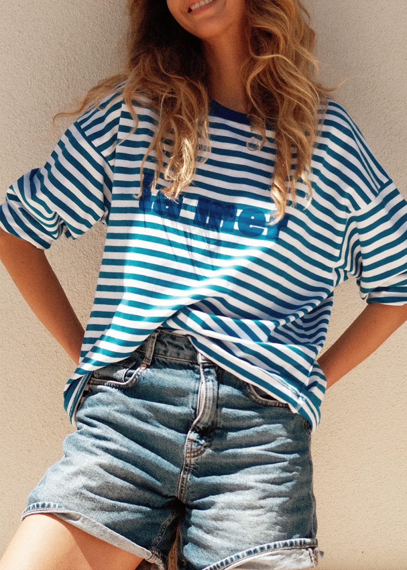 longsleeve oversize, koszulka luźna oversizowa, damska, w paseczki, paski niebieskie, z nadrukiem la mer, nad morze, marynistyczna, polska marka, bawełna