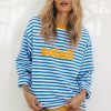 luźny, oversize longsleeve, koszulka, bluzka damska z długim rękawem, dzianinowa, bawełna, w paski niebieskie, z nadrukiem flock Soleil, by the moon