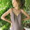 damska sukienka slip dress, na ramiączkach, juliette mokka, z dekoletm, z wiskozy